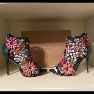 New never worn Zara green floral cage heels